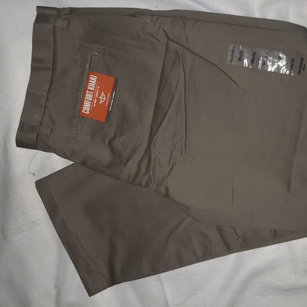 🆕️ Dockers Comfort Khaki